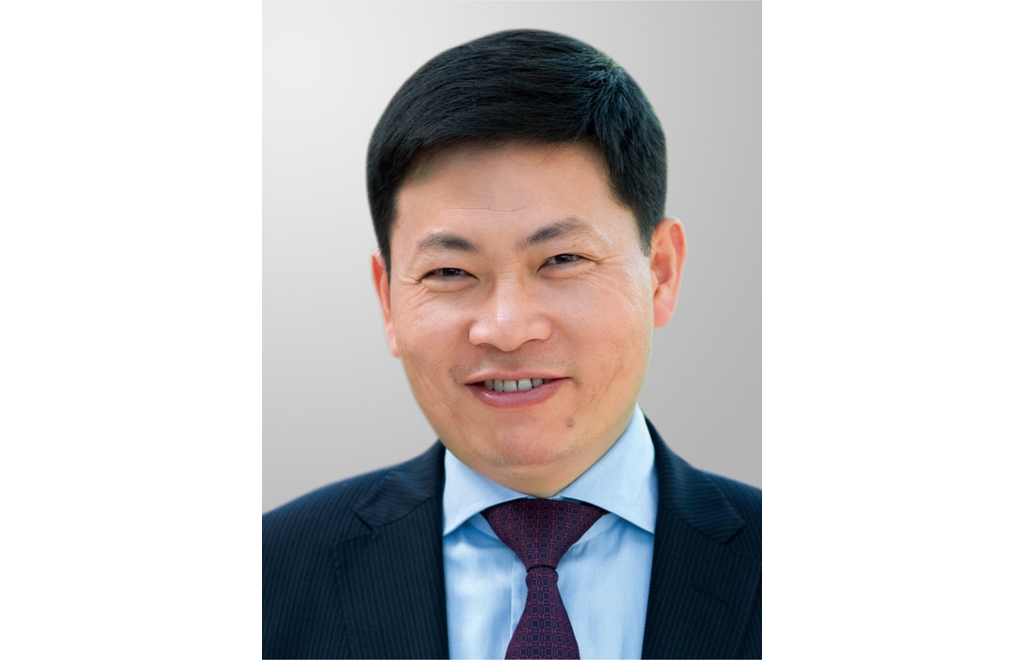 余承東兼任華為云與盤算負責人，手機業(yè)務不賣做大端云協(xié)同
