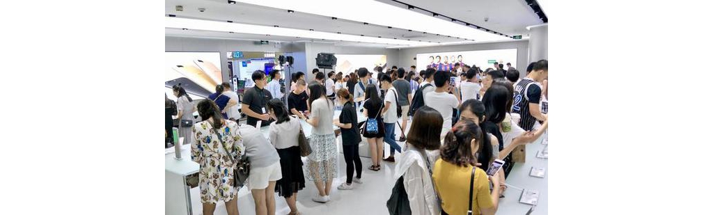 手機(jī)廠商新一輪線(xiàn)下戰(zhàn)：有人一線(xiàn)關(guān)店 有人瘋狂下沉