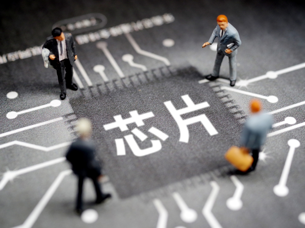 汽車、手機(jī)、游戲機(jī)，環(huán)球短“芯”