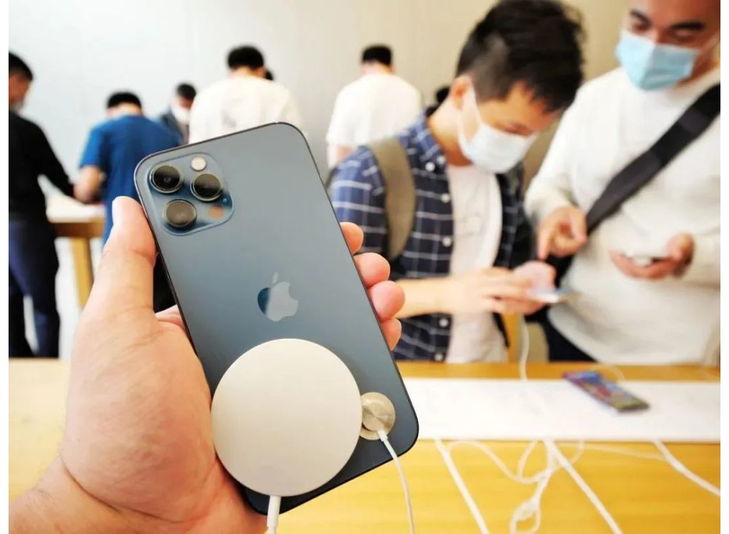 iPhone 12可逼停心臟除顫器！玩手機(jī)真的會(huì)致命？