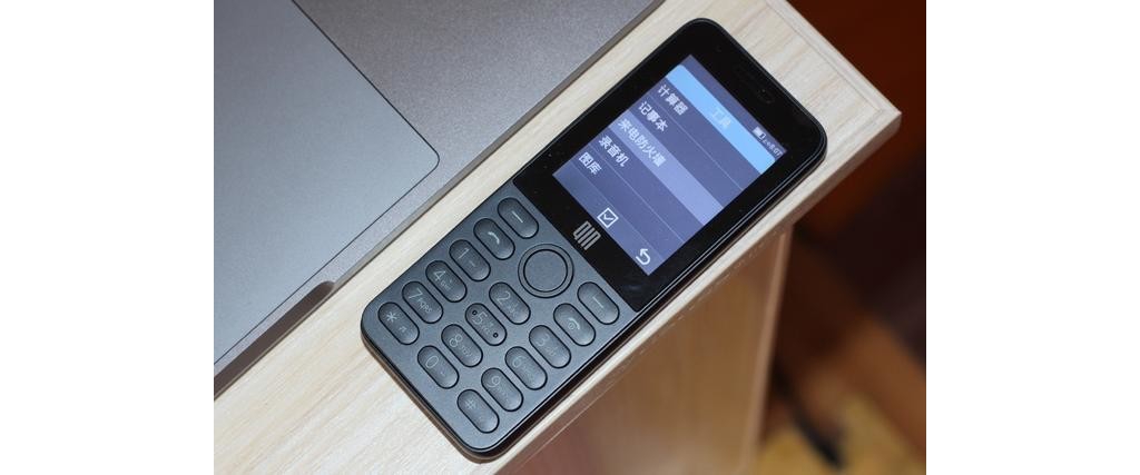 新年剛買的手機 為什么會自帶那么多APP？