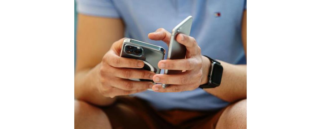 消息稱蘋果正為iPhone 12開辟磁性電池組，為手機(jī)無線充電