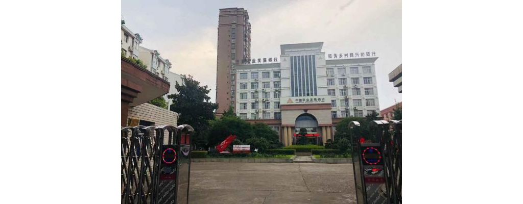 吉安販子岡山年夜道143號市農刊行商住樓.誠懇出售。